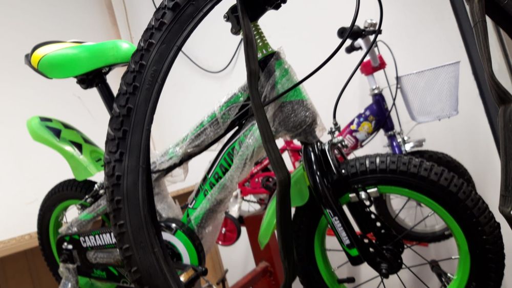 Bicicleta cu roata de 12 inch. Diverse culori. La bax. Noua!