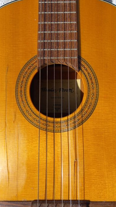 Китара, в добро състояние