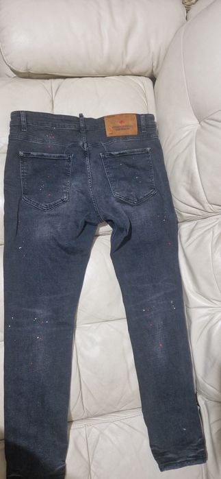 Blugi dsquared2 , material foarte bun , eleganti