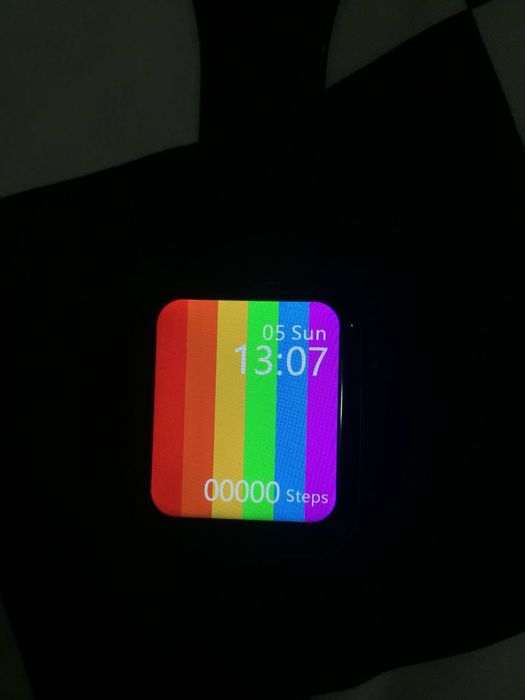 Умные часы Apple Watch Series 6 с алюминиевым корпусом размером 44 мм.