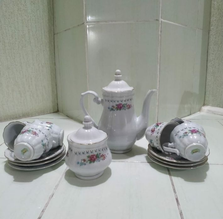 Кофейные сервизы, 2 набора: производство СССР и Китай