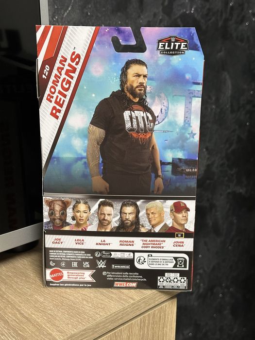 Figurina wwe wrestling roman reigns elite