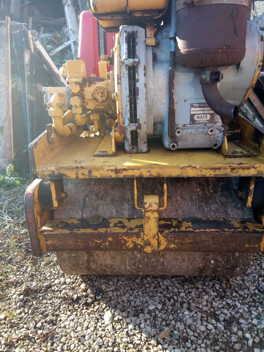 Услуга с комбиниран багер, самосвал валяк и асфалтополагачка!!!