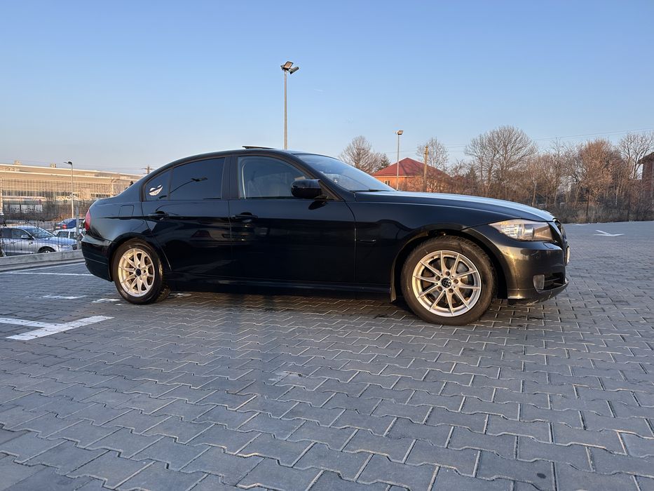 BMW E90 Seria 3 facelift 2.0 Cutie Manuala