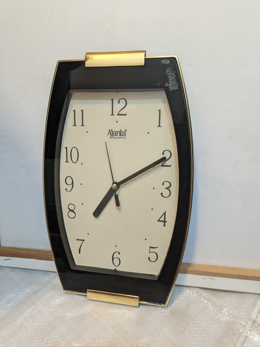 Настенные часы .