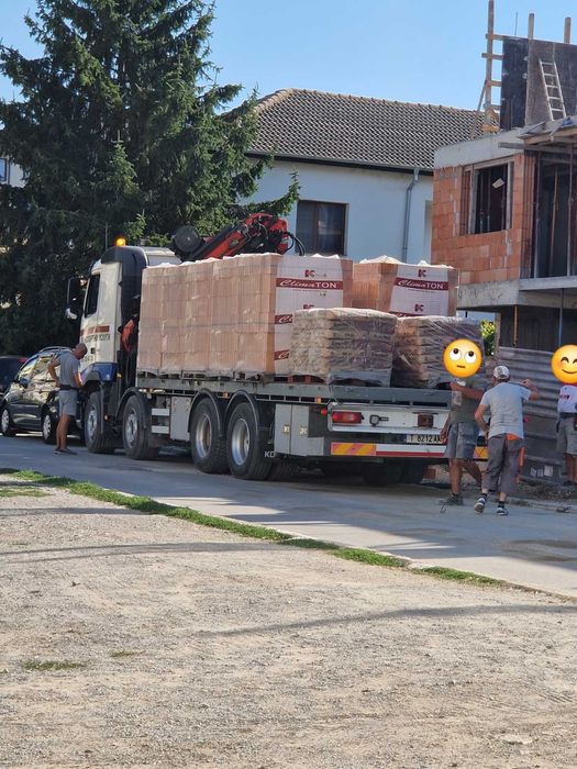 Камион с кран/Транспортни и монтажни услуги в страната и чужбина