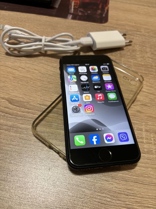 IPhone SE 2020 Много запазен в пълен комплект