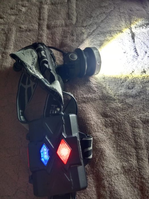 Налобный фонарик.