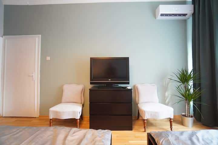 Дава се под наем Тристаен апартамент в София, Иван Вазов - 100 кв.м за 890 € - Снимка #8