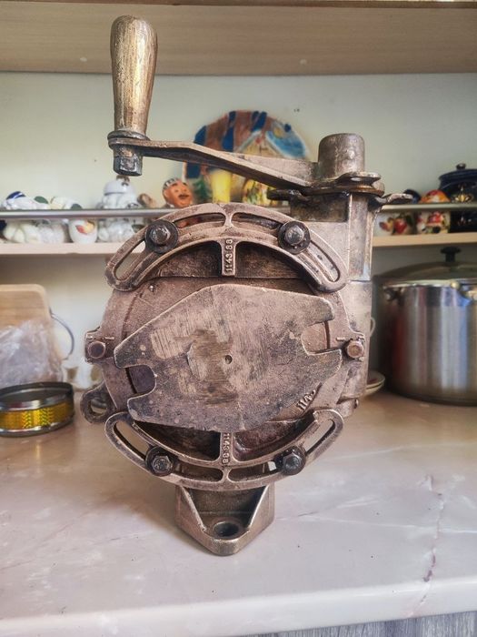 Лебёдка морская бронзовая.