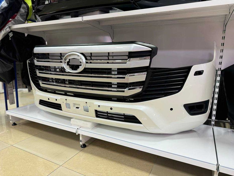 Бампер передний (оригинал) на Toyota Land Cruiser 300