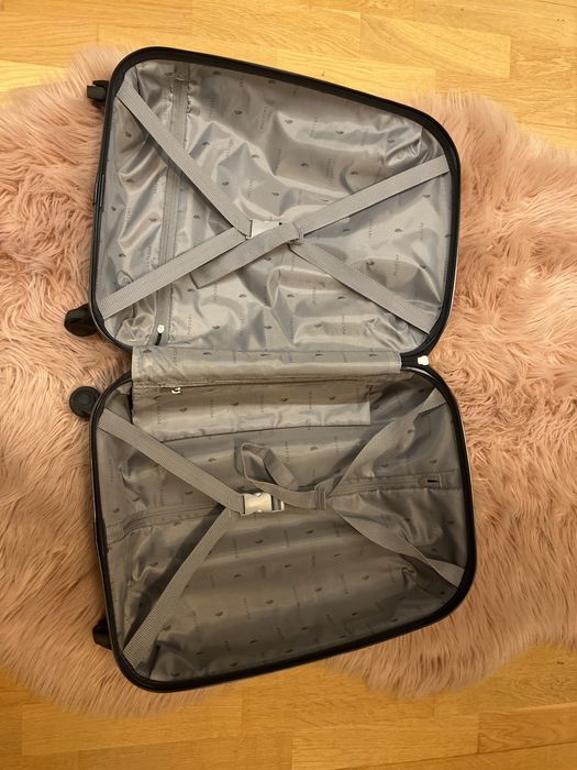 Малък куфар, ръчен багаж