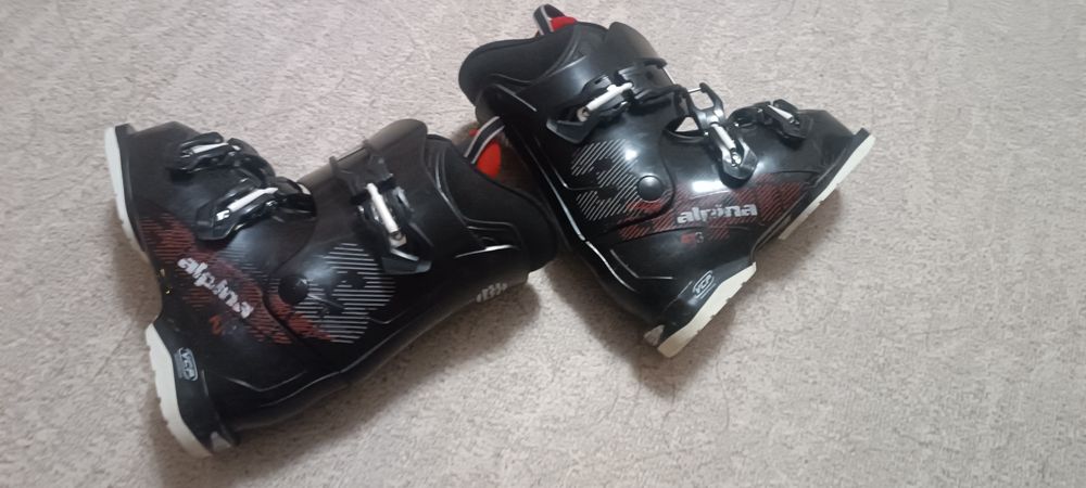 Продам лыжные ботинки