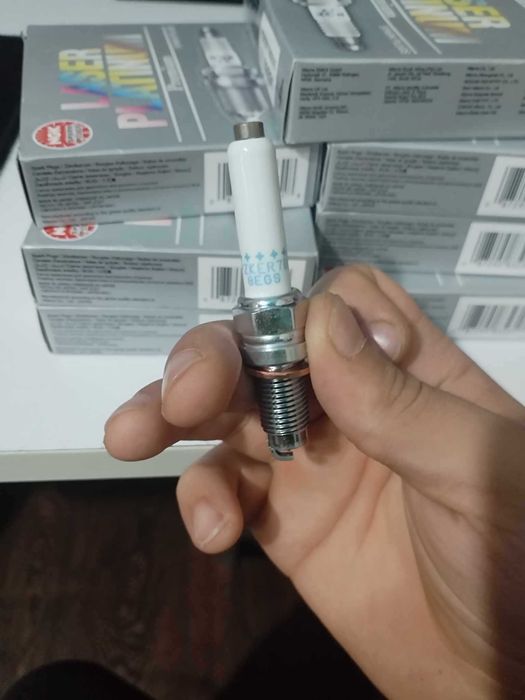 Запалителна свещ NGK Laser Platinum 93231 70 лв за 1 пакет, имам 7.