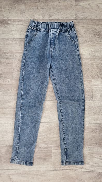 Продам джинсы на мальчика