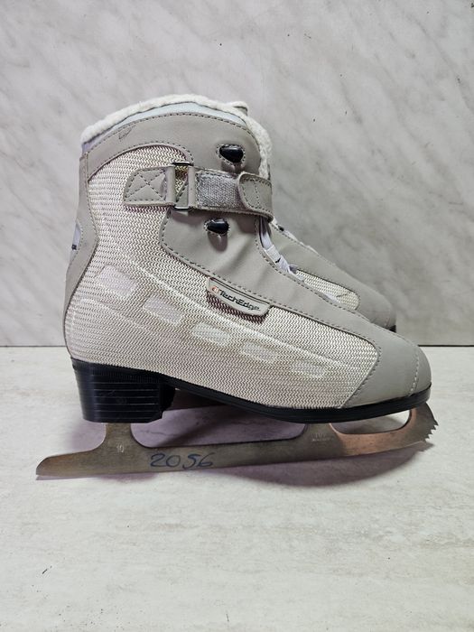 Patine 2056 gheata patinaj artistic    marime eu 40   ( 26 cm)