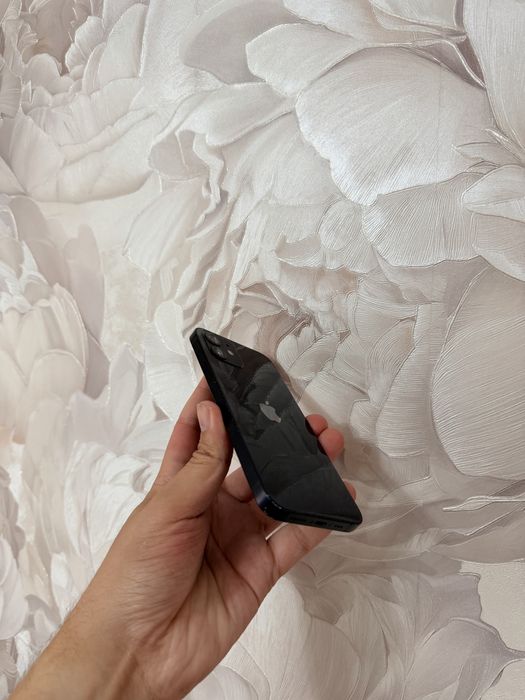 IPhone 12/64Gb - В хорошем состоянии