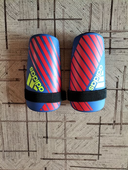 Профессиональные футбольные щитки