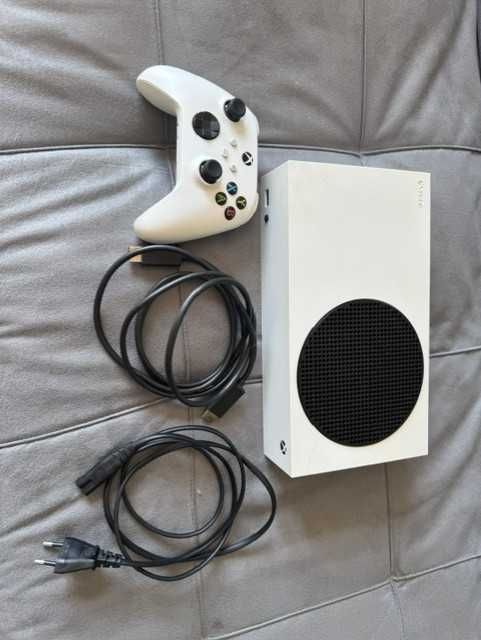 Продавам Xbox Series S (512GB, бял)