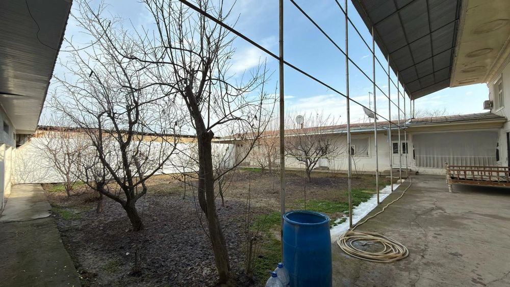 Uy sotiladi!!! Barcha sharoitlarga ega.