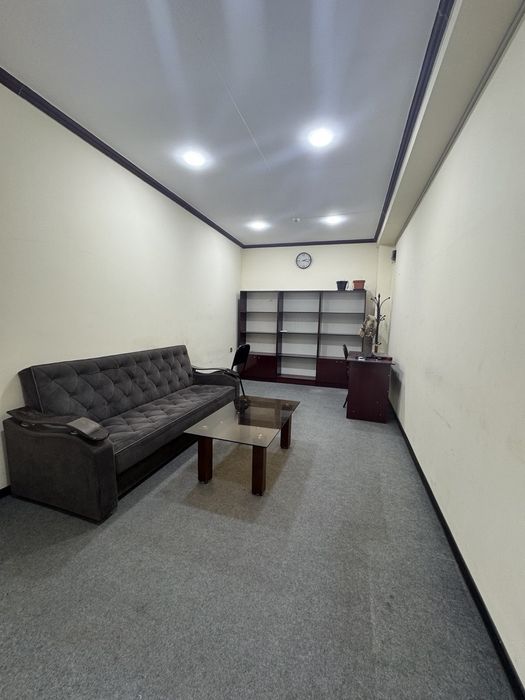 Чиланзар район Алгоритм Ройсон сдаётся офис 25м2.150 $ С мебелью