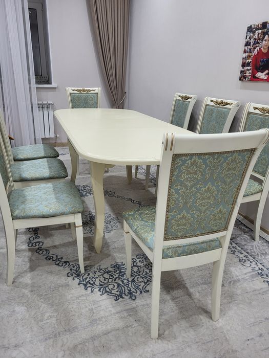 Стол со стульями