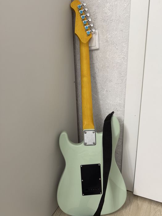 Электрогитара Levinson