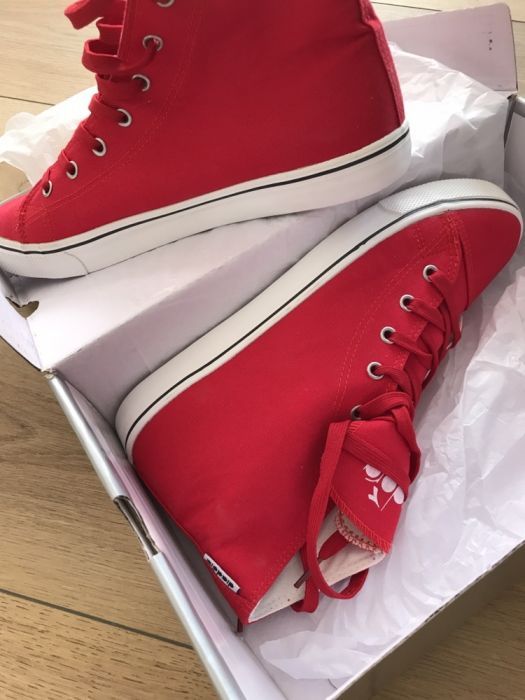 Bascheti/adidasi /Tenisi rosii Diadora noi