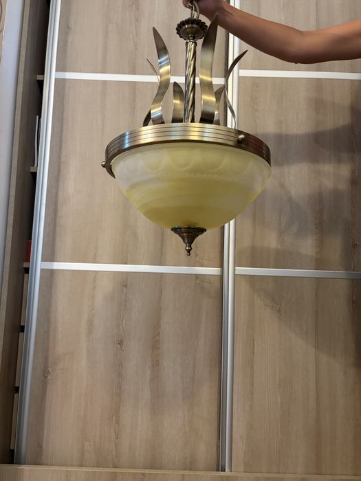 Set 3 lustre clasice din metal bronz antichizat și sticlă alabastru