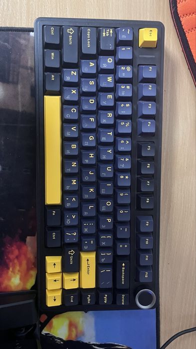 продам клавиатуру aula f75