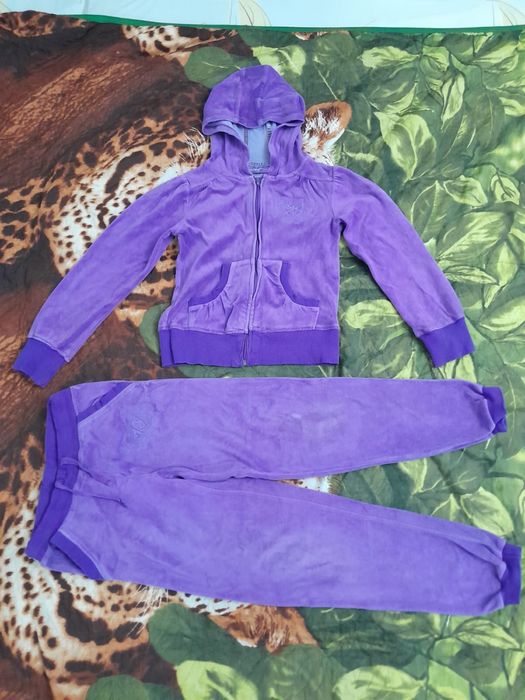 Костюмы спортивные на девочку