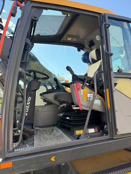 Vând excavator pe roți Volvo EW180E, achiziționat nou prin Ascendum Baumaschinen Austria în 2021. 4400 Ore