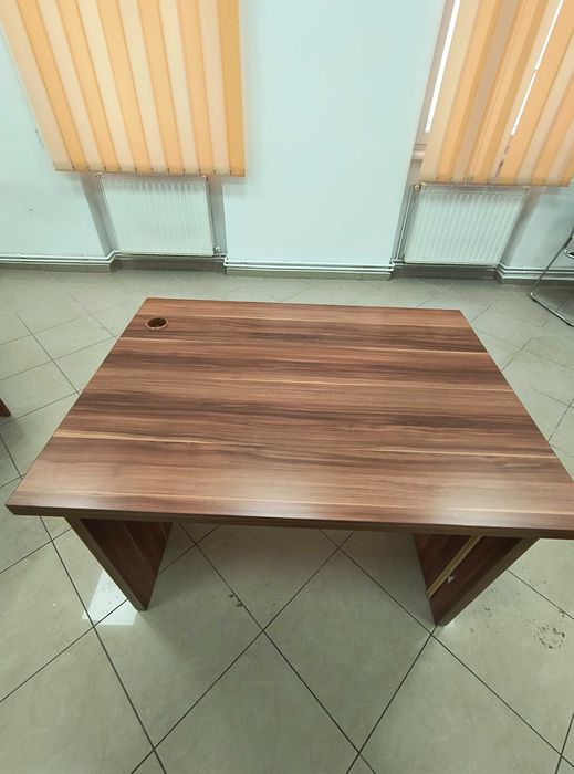 Masa de birou în stare buna. 110x80