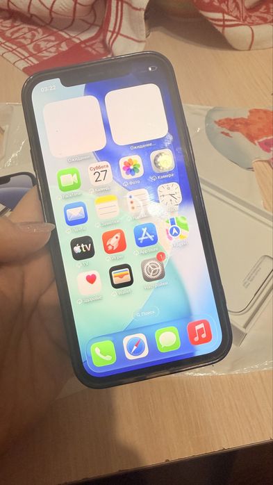 Продам айфон 12 черный свете