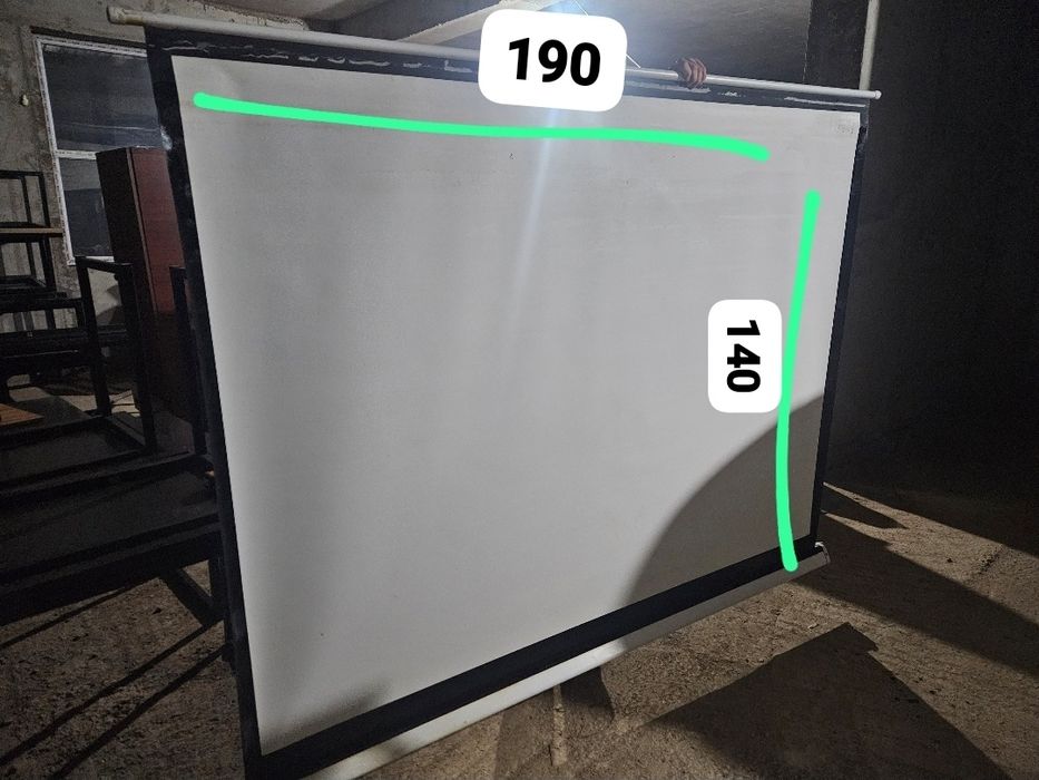 Экран для проектора. Размеры 140х190.