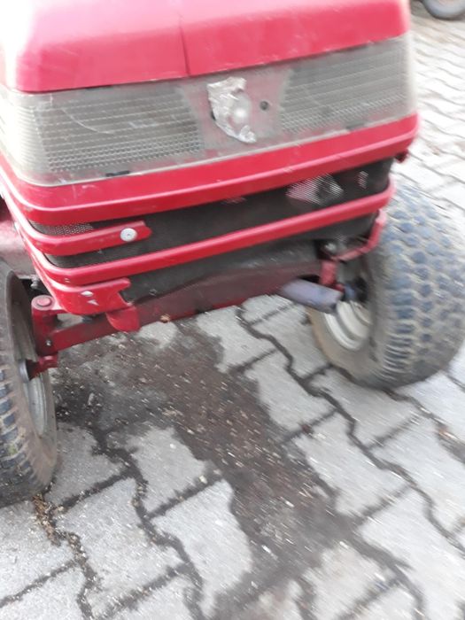 Tractoras tuns iarba Toro