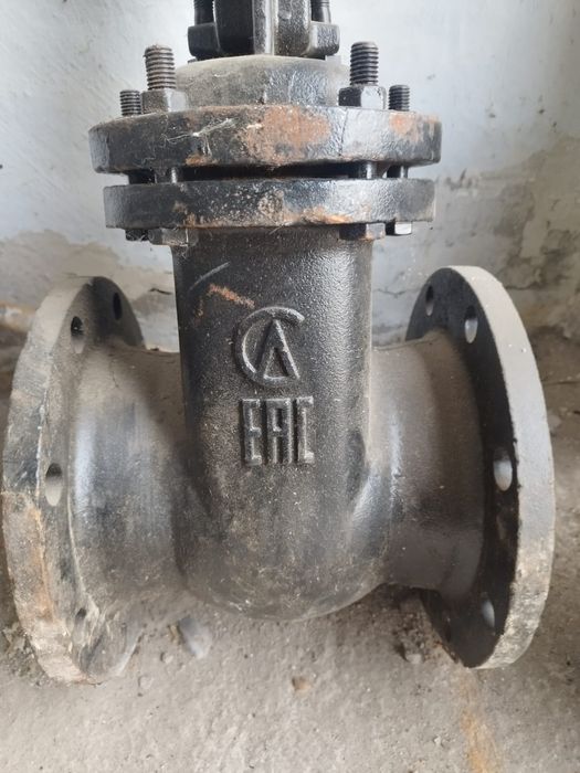 Задвижка продаётся