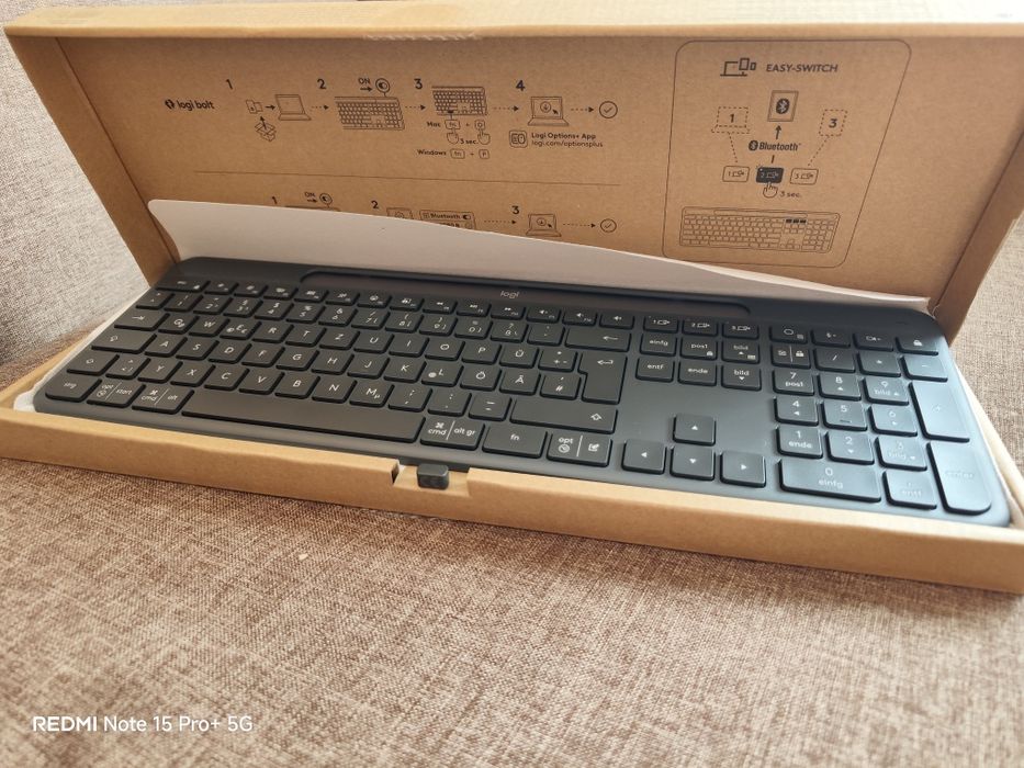 Безжична клавиатура Logitech Signature Slim Solar+ K980 for Business