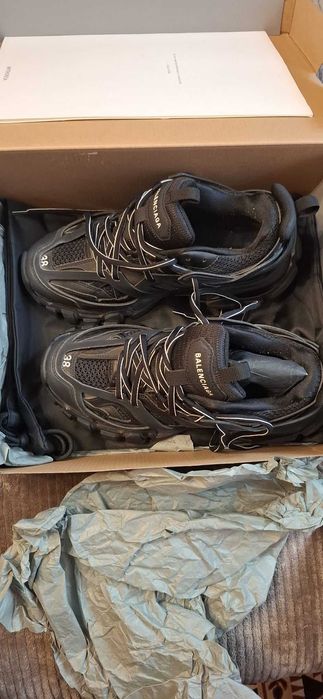 Vând sneakers Balenciaga Track, culoare negru, în stare foarte buna