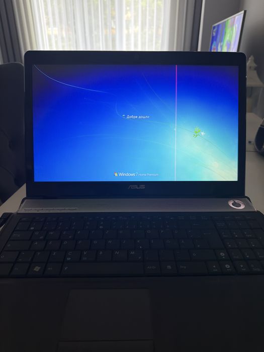 Лаптоп  Asus windows 7
