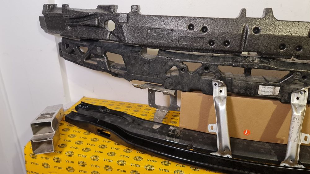 Absorbant spuma pvc armatura cap lonjeron traversa BMW 5 f10 7 f01 M