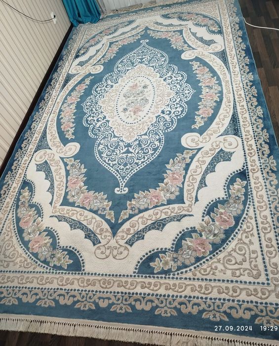 Продам ковёр размером 2,5×4.