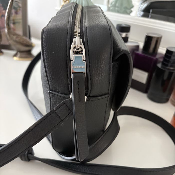 Продаю стильный кросс-боди Calvin Klein!