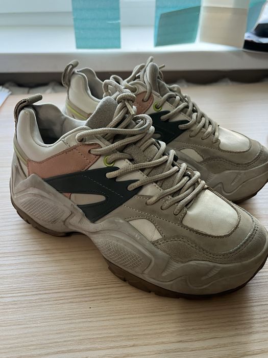 кроссовки Bershka