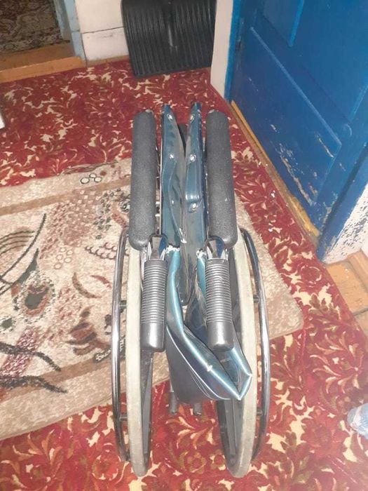 Продам инвалидное кресло