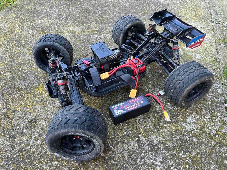 РЦ количка/ радиоуправляема/ тръги;бъги модел team corally 1:8 мащаб