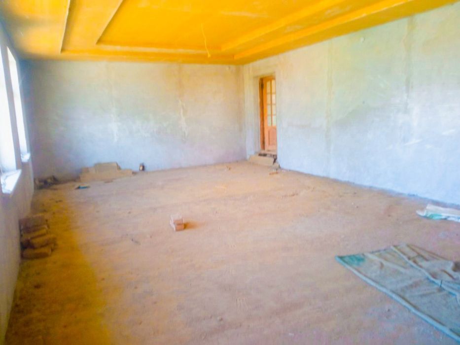 Uy sotiladi, 2 qavatli ,yer tolasi,garaji mavlud