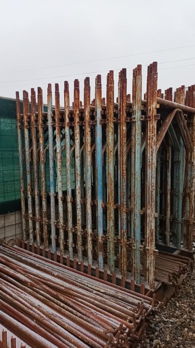 Inchiriez sau vând schela model italian în stare bună