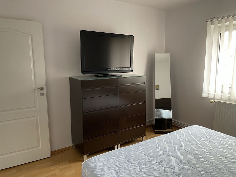 Vând mobilier dormitor – set complet