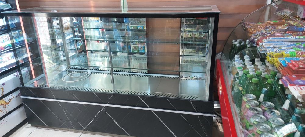 Сотилади! Витрина холодилник янги.